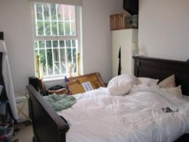 			2 Bedroom, 1 bath, 1 reception Flat			 Brondesbury Road, QUEENS PARK NW6